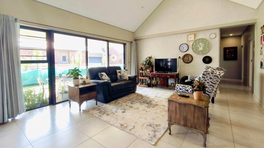 3 Bedroom Property for Sale in Van Der Hoff Park North West